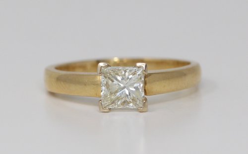 18k Yellow Gold Princess Cut Classic modern square diamond