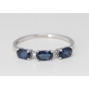 14K Gold Oval Natural Sapphire & Diamond 3 Center Stone Ring (Blue Sapphire & White Diamonds Vs2)