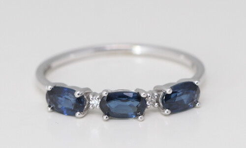 14K Gold Oval Natural Sapphire & Diamond 3 Center Stone Ring (Blue Sapphire & White Diamonds Vs2)