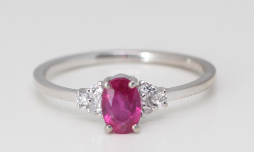 14K Gold Oval Natural Mined Ruby & Diamond Clover Sholders Ring (Red Ruby & White Diamonds Vs2)