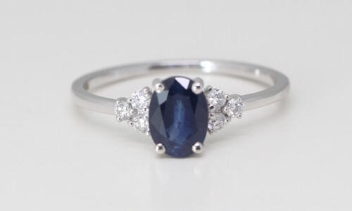 14K Gold Oval Natural Sapphire & Diamond Clover Sholders Ring (Blue Sapphire & White Diamonds Vs2)